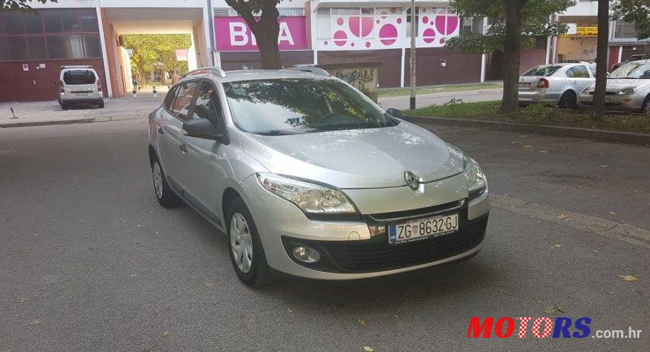 2013' Renault Megane Grandtour photo #4