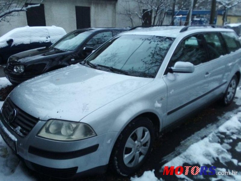 2001' Volkswagen Passat Variant photo #1