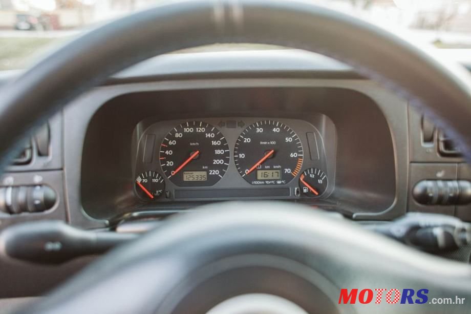 2001' Volkswagen Golf 4 2,0 photo #5