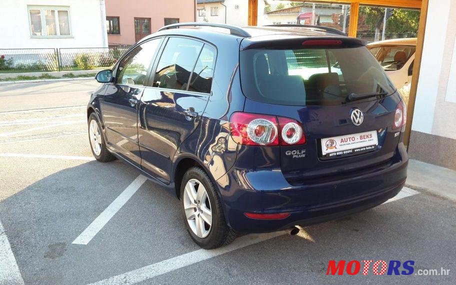 2010' Volkswagen Golf Plus photo #2