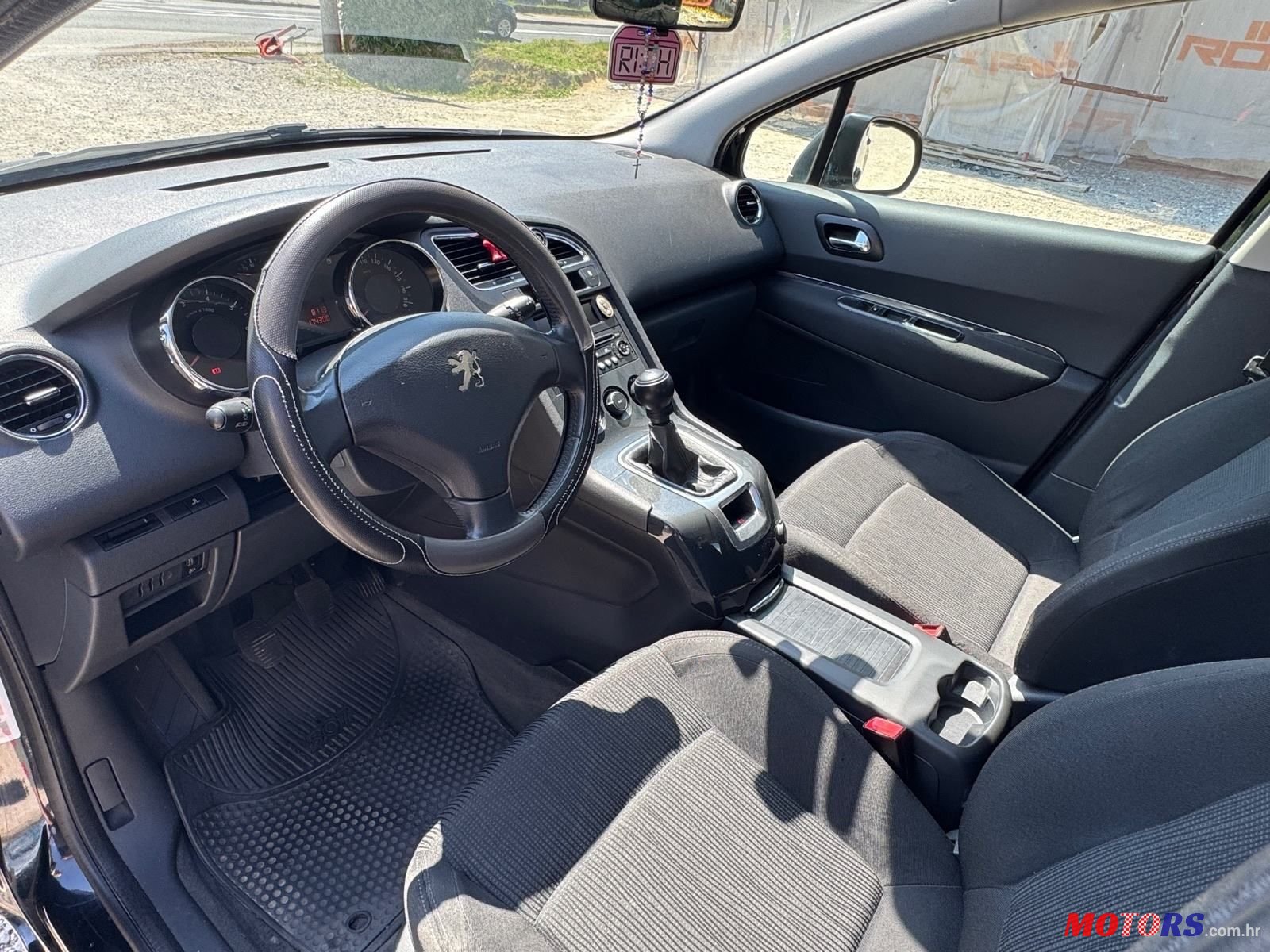 2011' Peugeot 5008 1,6 Vti photo #6