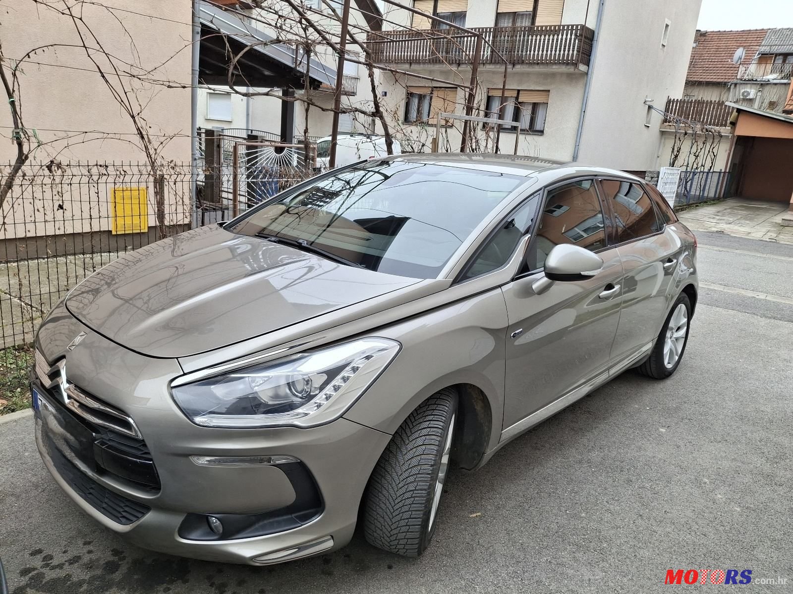 2013' Citroen DS5 Hybrid4 photo #3