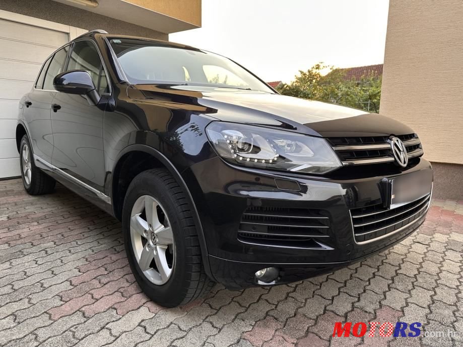 2012' Volkswagen Touareg photo #5