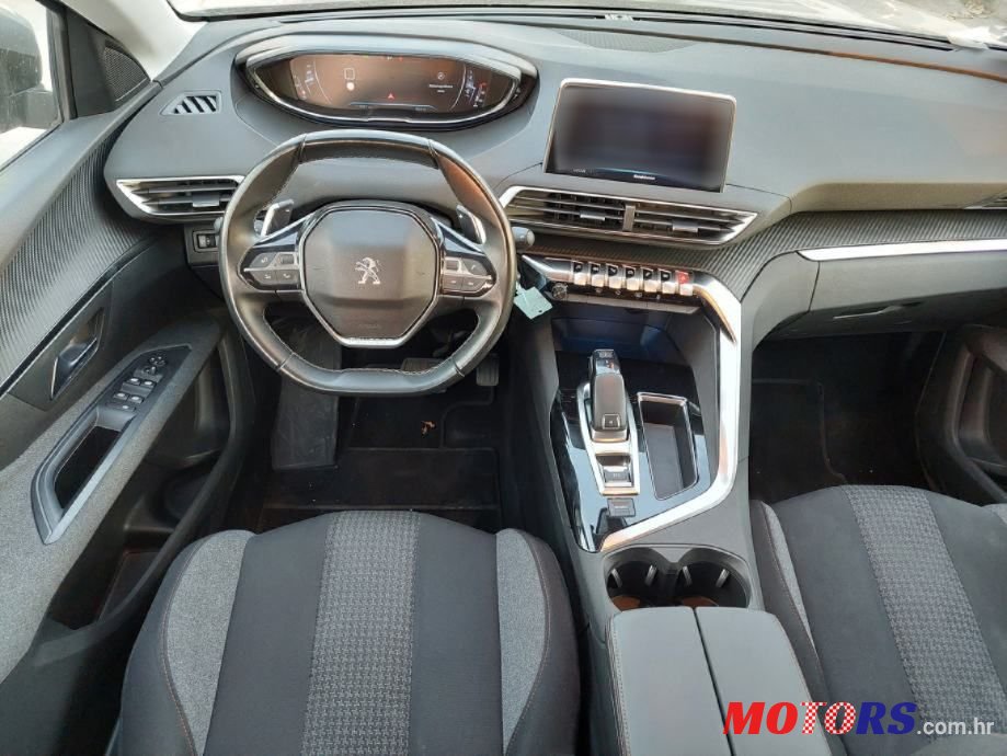 2019' Peugeot 5008 photo #6
