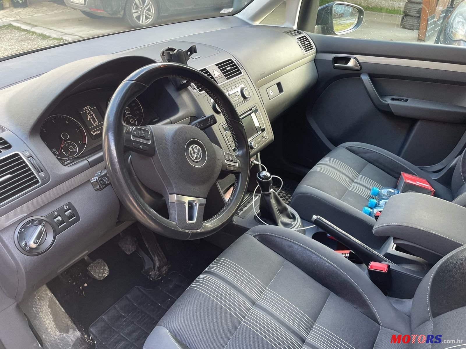 2012' Volkswagen Touran 2,0 Tdi photo #3