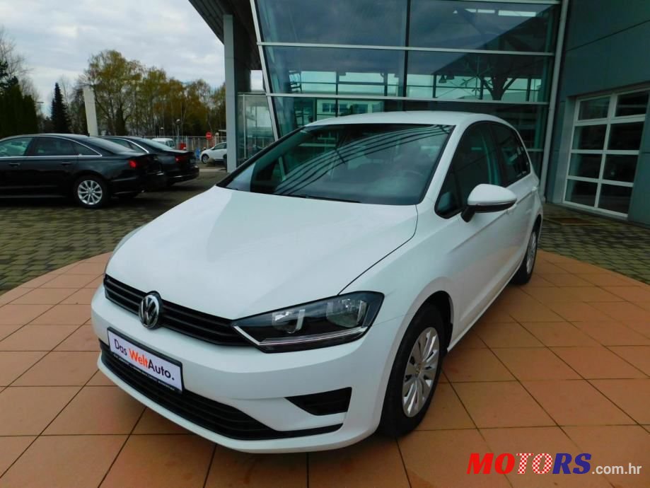 2015' Volkswagen Golf Sportsvan photo #1