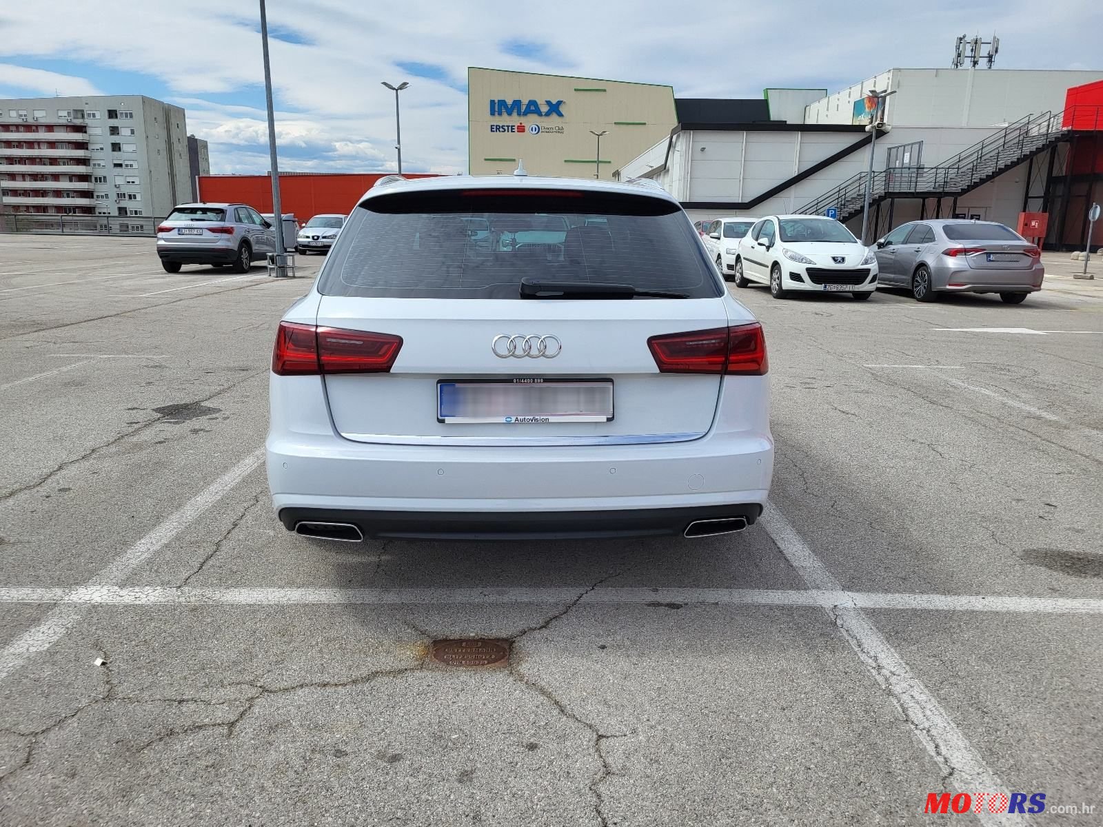 2016' Audi A6 Avant photo #6