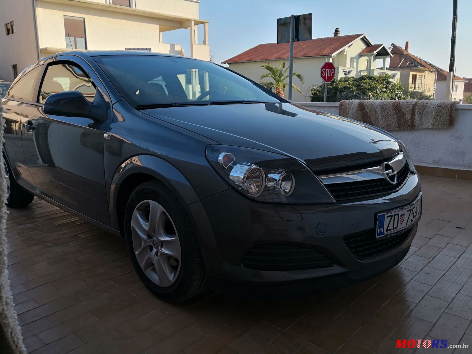 2010' Opel Astra H photo #1
