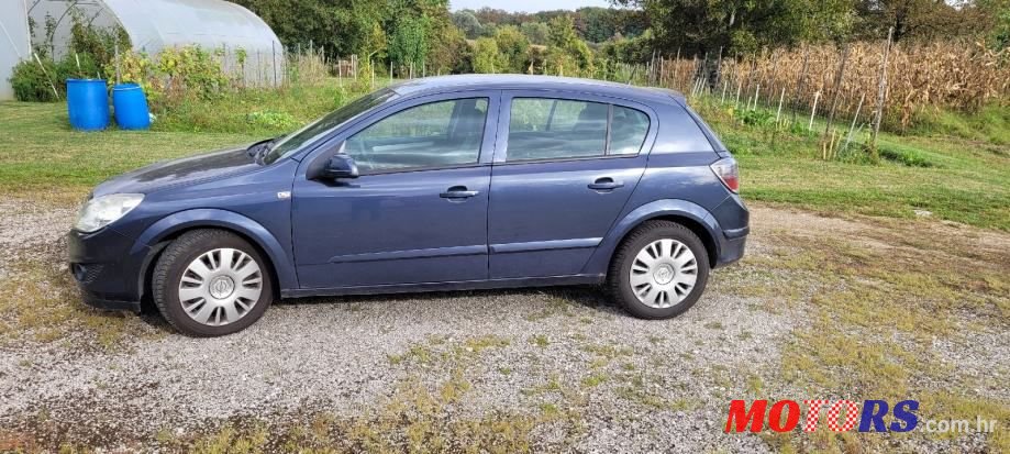 2008' Opel Astra photo #1
