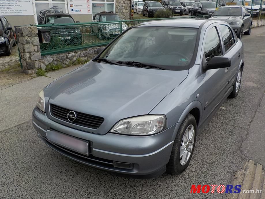 2008' Opel Astra photo #1