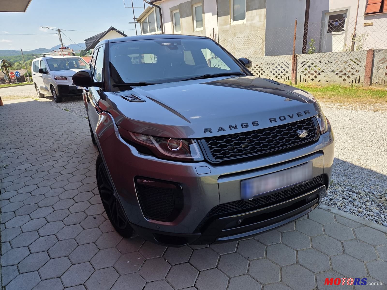 2017' Land Rover Range Rover Evoque 2.0 Td4 photo #3
