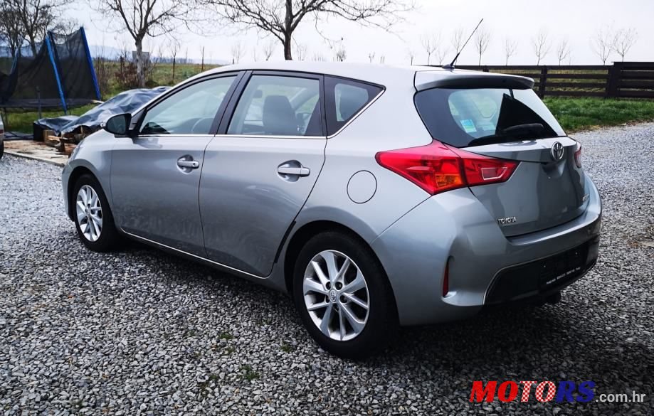 2013' Toyota Auris 2,0 D-4D photo #6