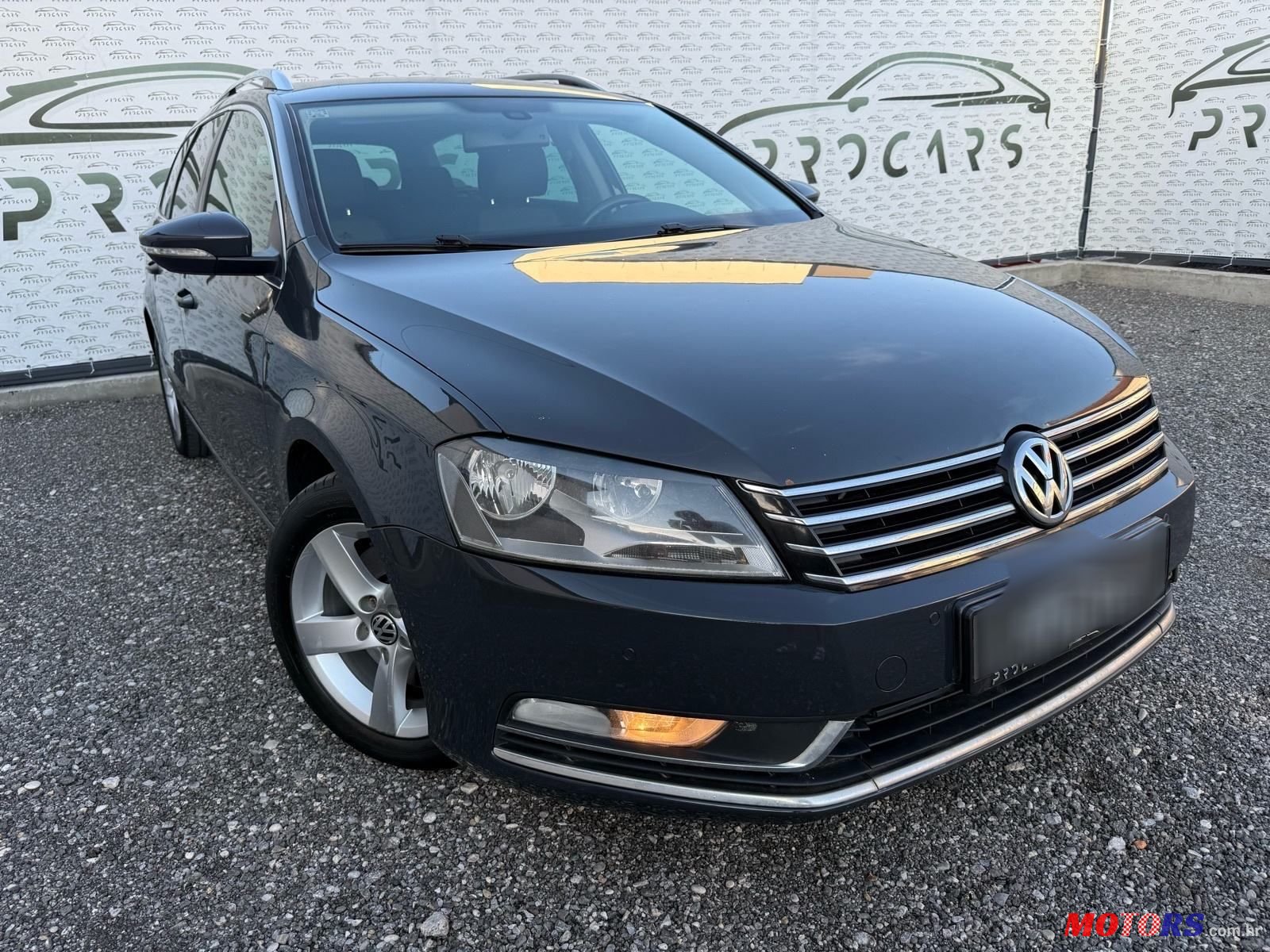 2011' Volkswagen Passat Variant photo #1