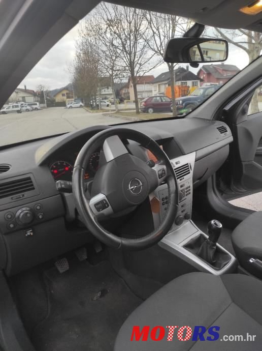 2013' Opel Astra 1,6 Classic photo #1