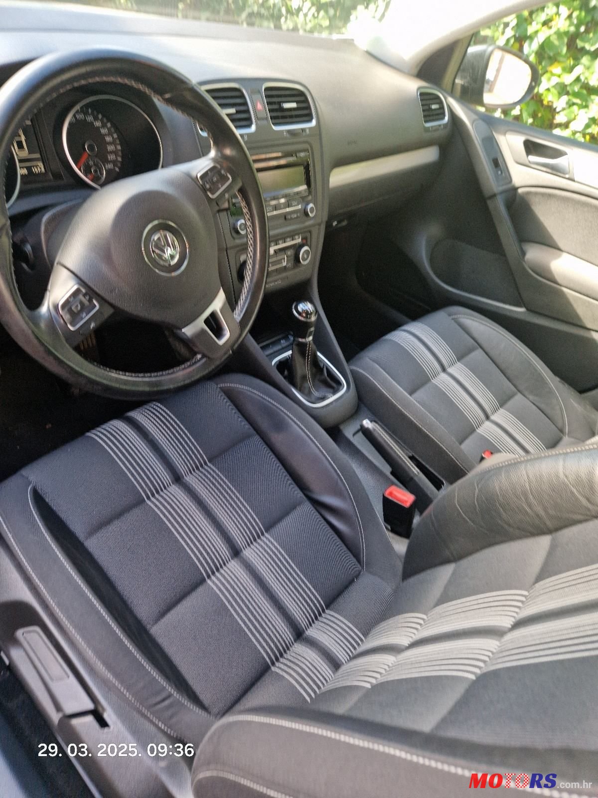 2012' Volkswagen Golf VI 1,6 Tdi photo #4