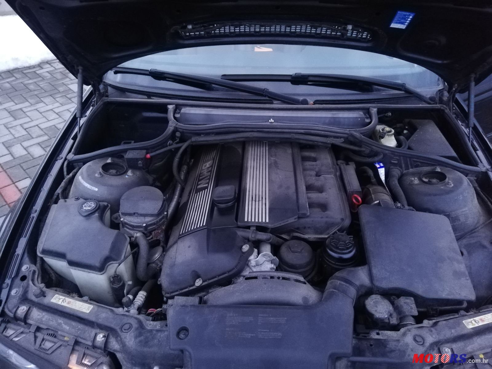 2003' BMW 320 320i Touring photo #5