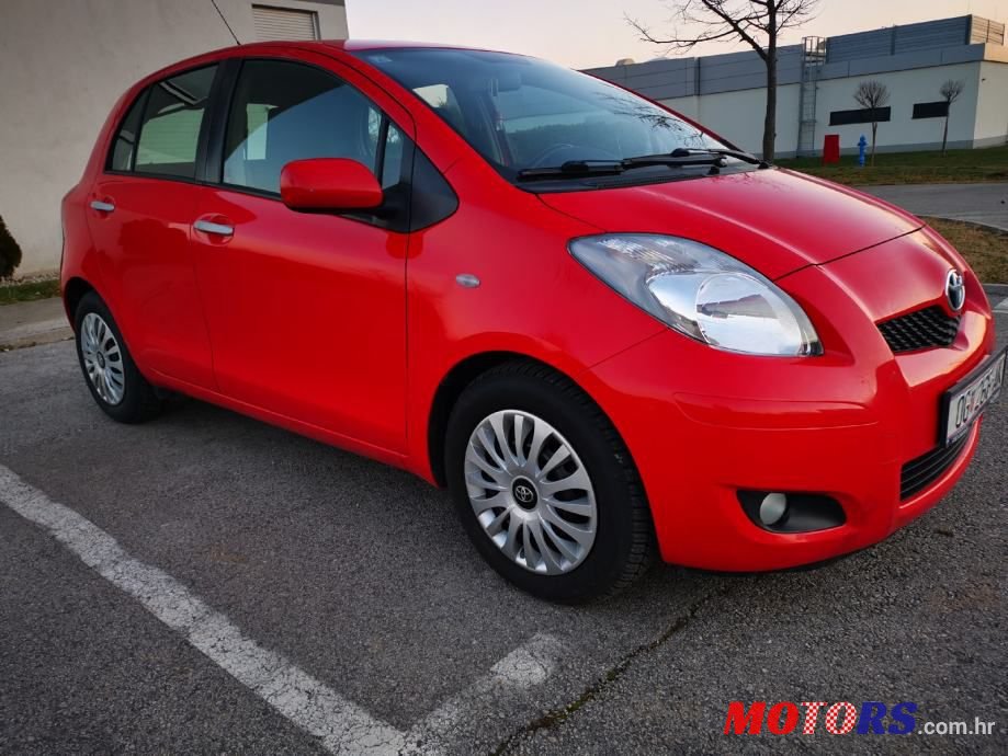 2011' Toyota Yaris photo #5