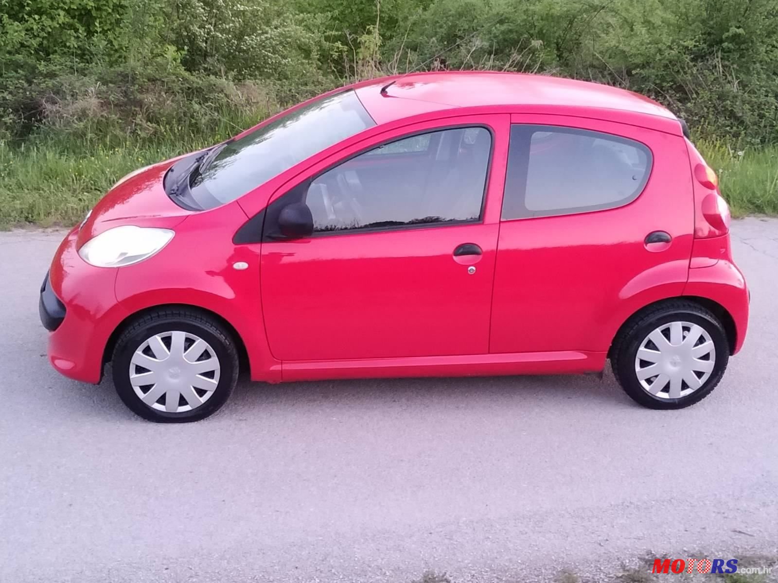 2008' Peugeot 107 1,0 photo #3