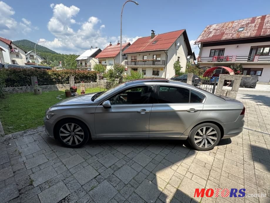 2015' Volkswagen Passat photo #3