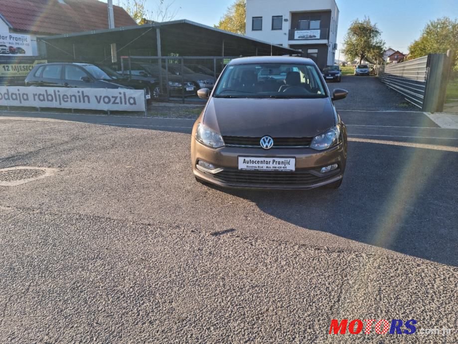 2015' Volkswagen Polo photo #2
