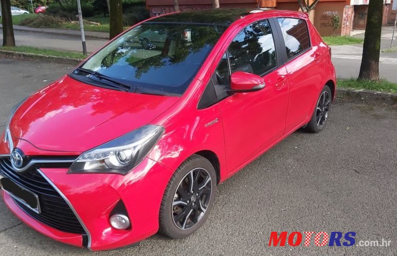 2015' Toyota Yaris Hybrid photo #1