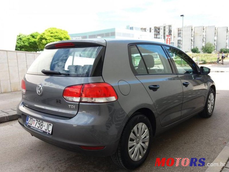 2010' Volkswagen Golf VI 1,6 Tdi photo #2