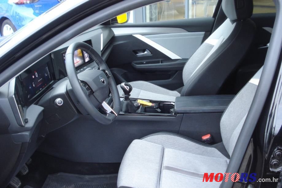 2022' Opel Astra photo #4