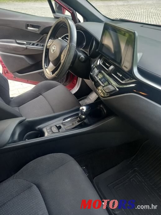 2018' Toyota C-HR Hybrid photo #6