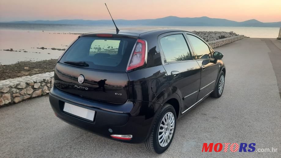 2011' Fiat Punto Evo photo #3