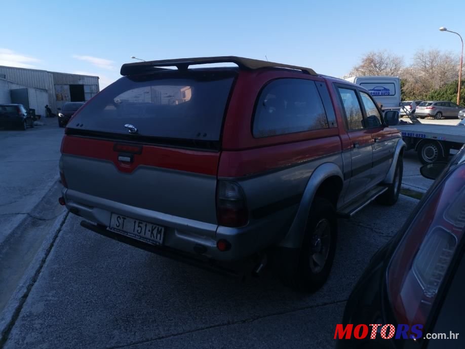2002' Mitsubishi L200 2.5Tdi photo #4