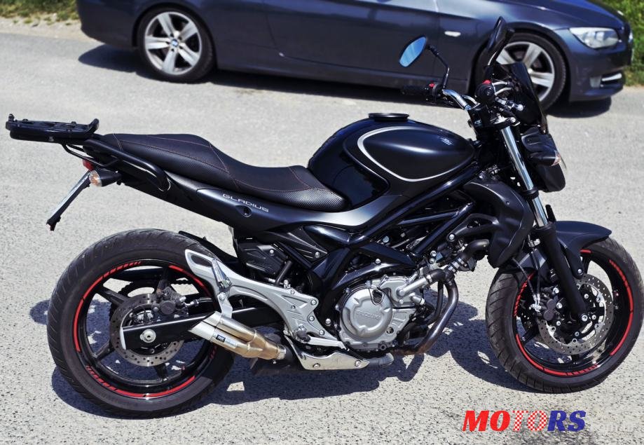 2015' Suzuki SFV GLADIUS 650 photo #1