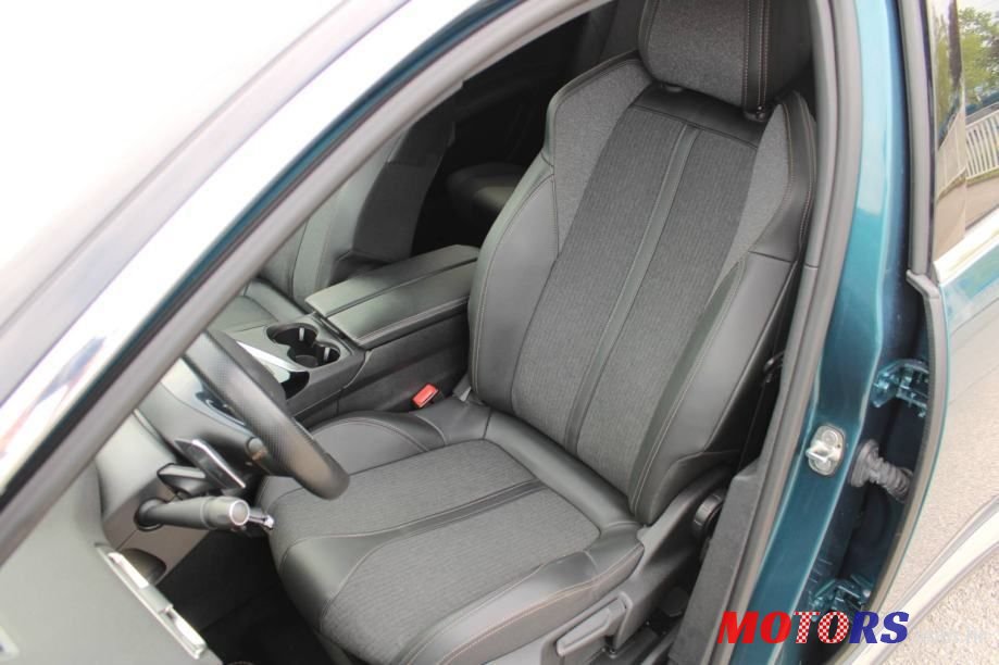 2020' Peugeot 5008 1,2 photo #5