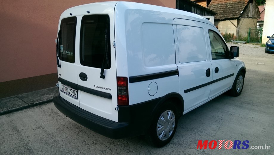 2006' Opel Campo photo #2