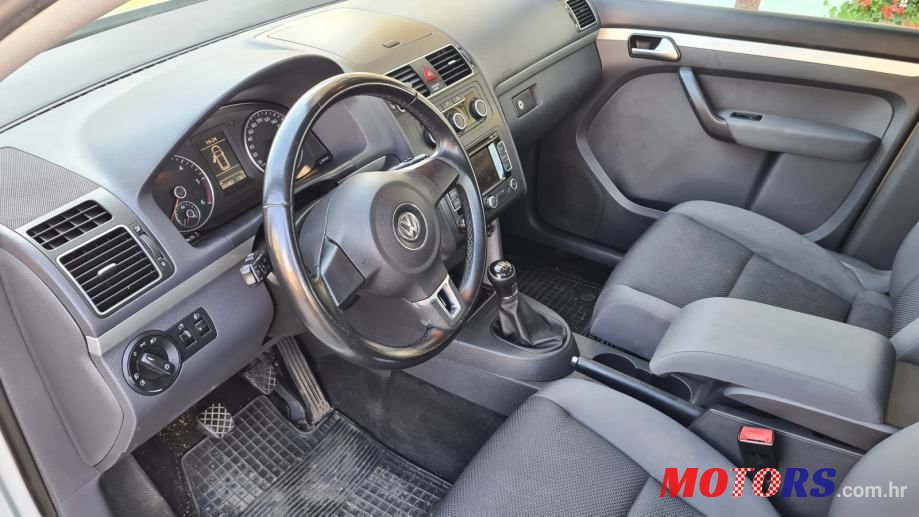 2014' Volkswagen Touran 1,6 Tdi photo #3