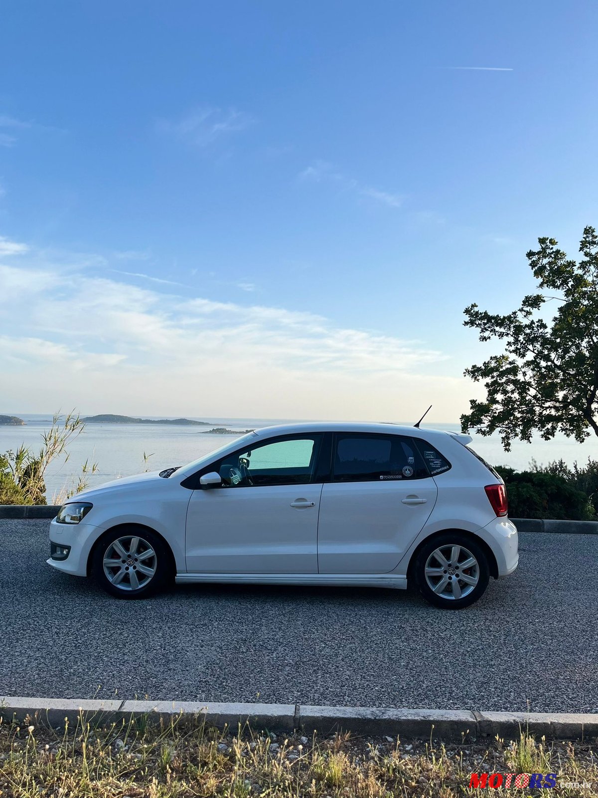 2010' Volkswagen Polo photo #5