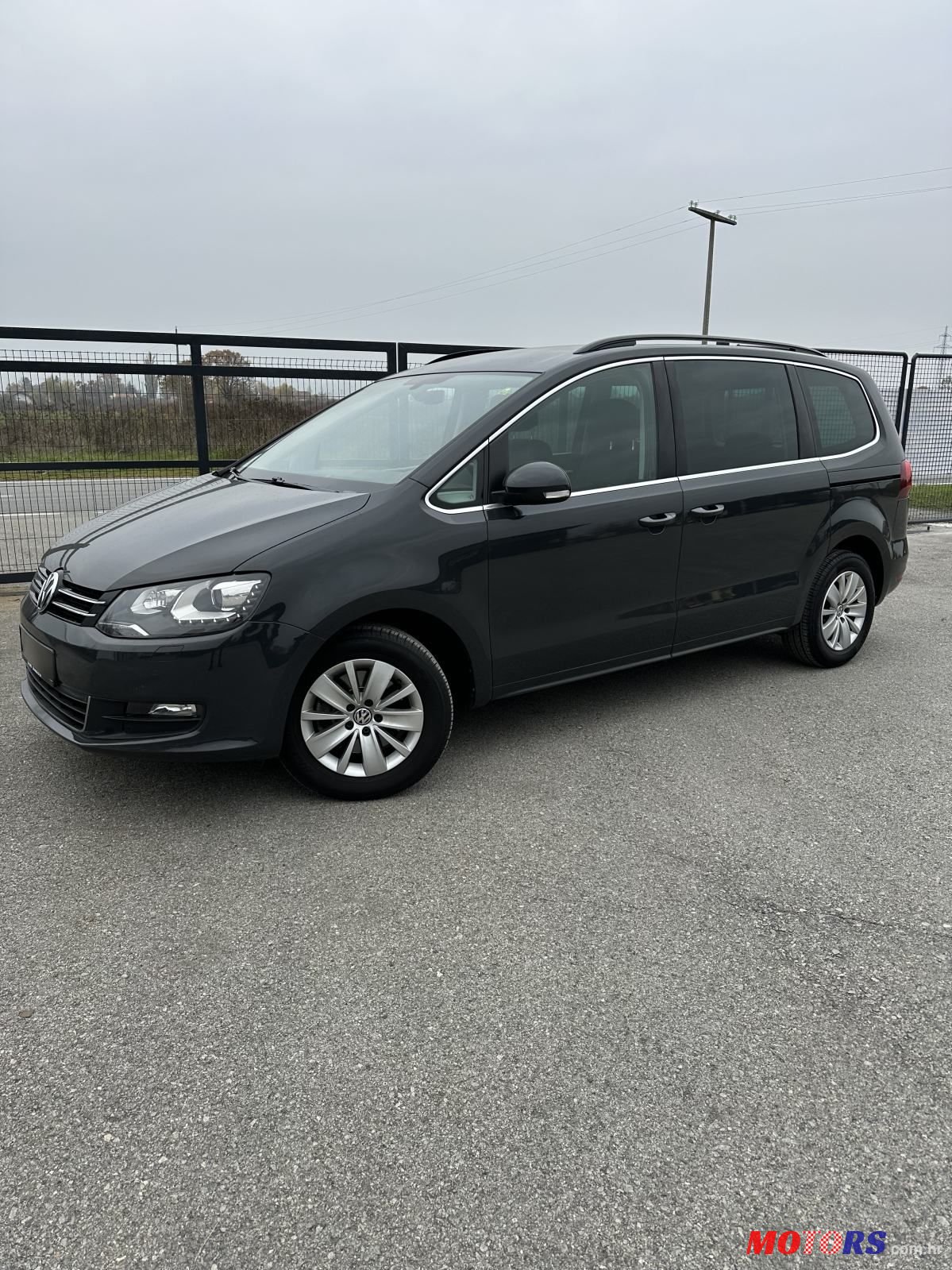 2016' Volkswagen Sharan photo #2