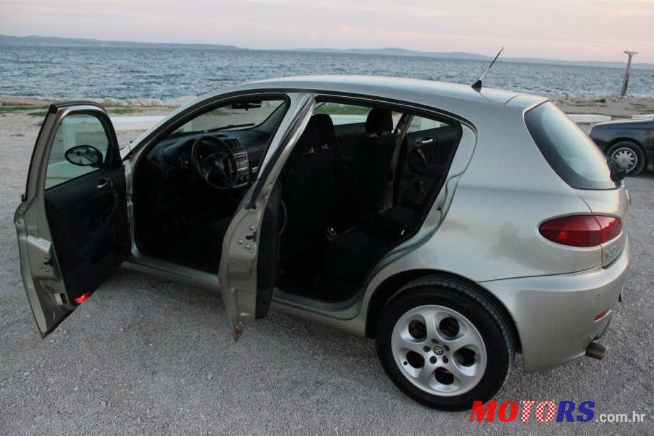 2006' Alfa Romeo 147 photo #2