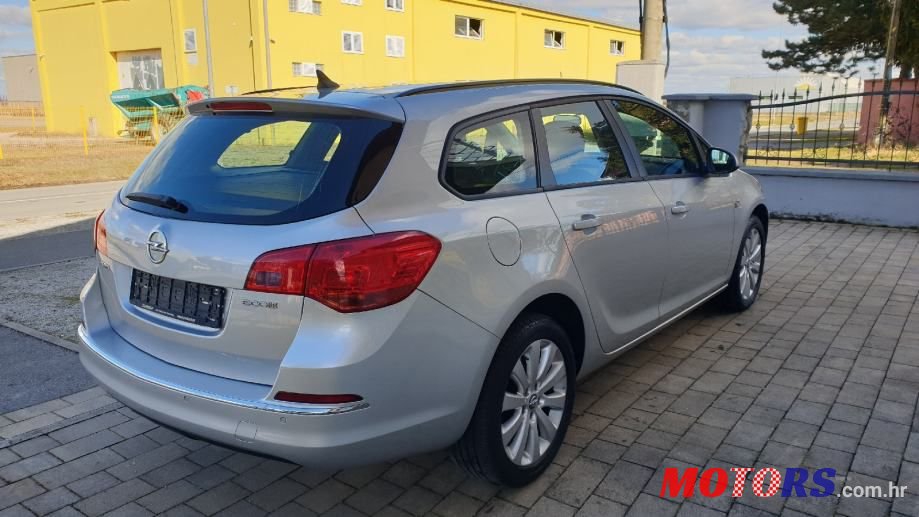 2015' Opel Astra Karavan photo #4