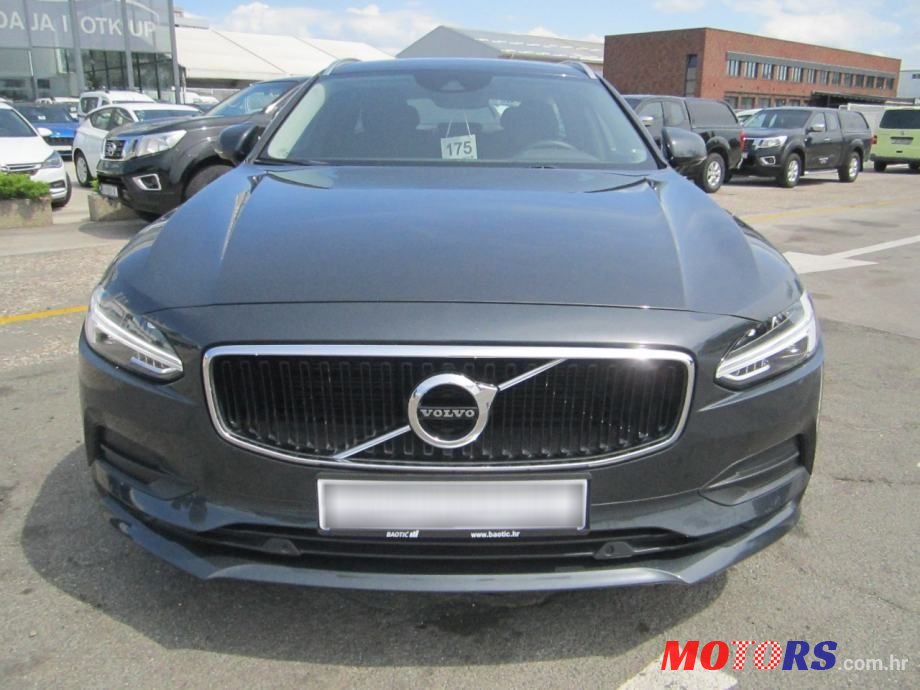 2018' Volvo V90 D3 Momentum photo #2
