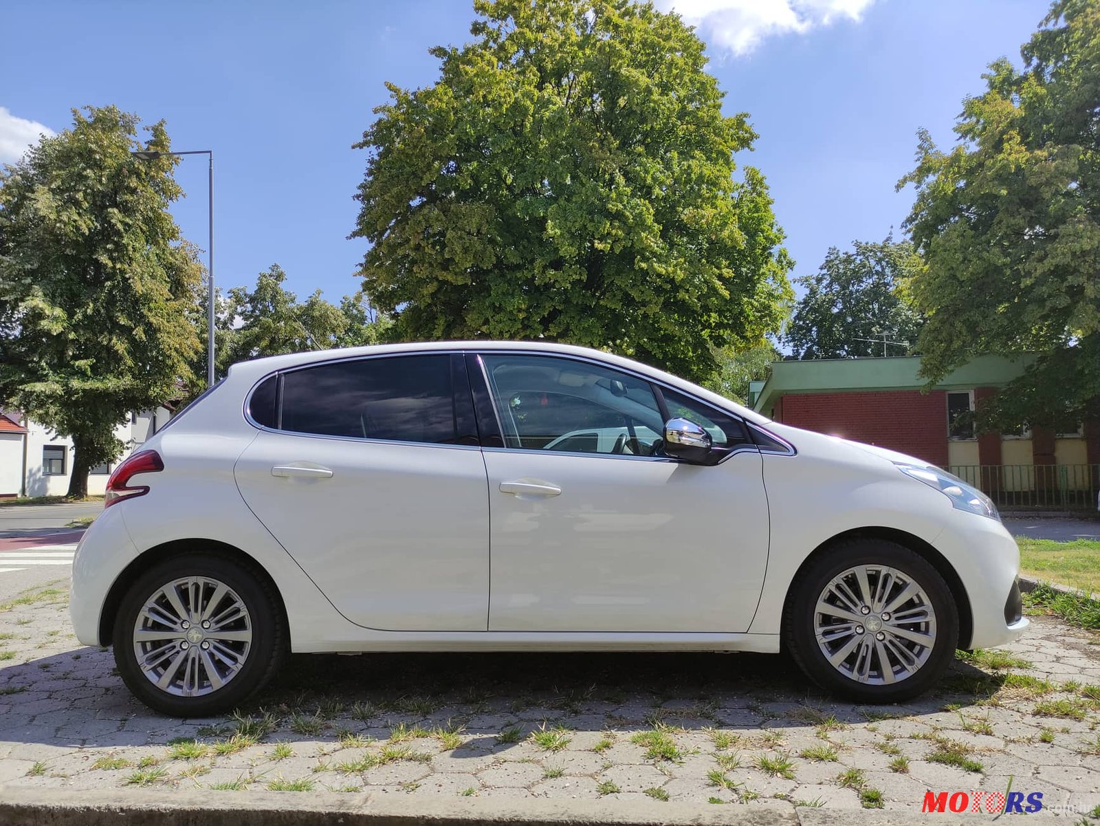 2015' Peugeot 208 Allure, 1.2 Puretech, 81 kw photo #2