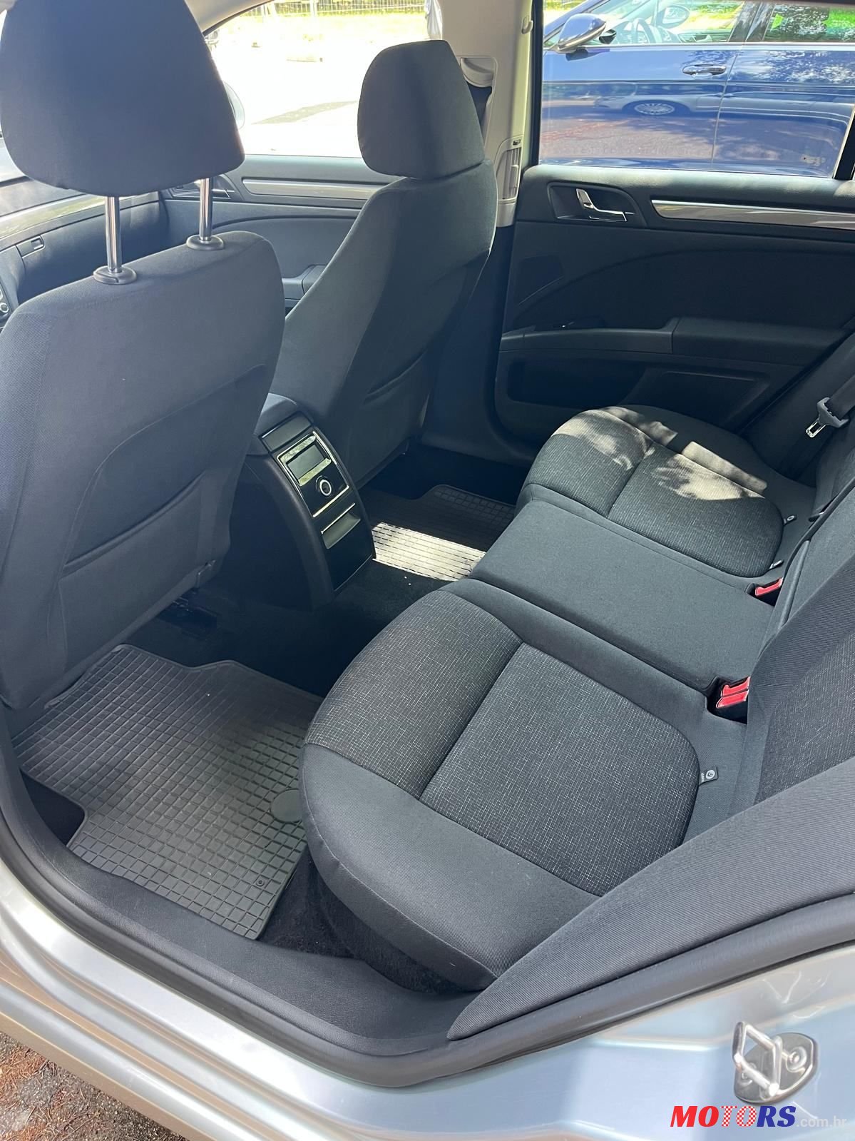 2013' Skoda Superb Combi photo #5