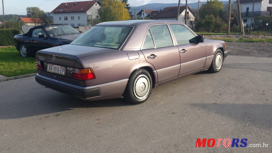 1991' Mercedes-Benz 200 photo #1