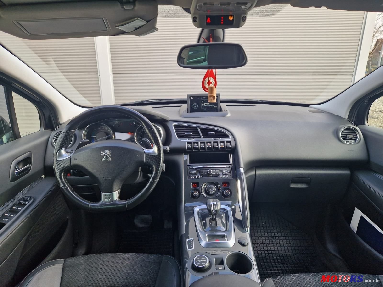 2014' Peugeot 3008 Hybrid4 2,0 Hdi photo #4