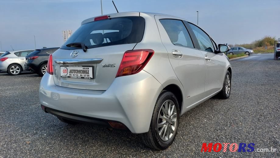 2017' Toyota Yaris photo #4