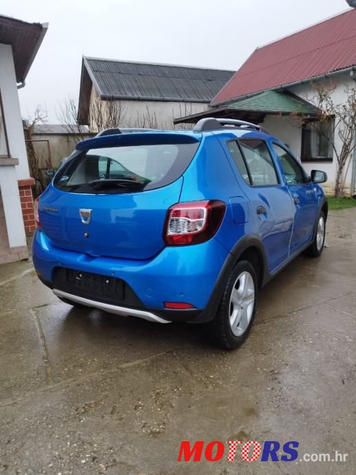 2014' Dacia Sandero photo #5