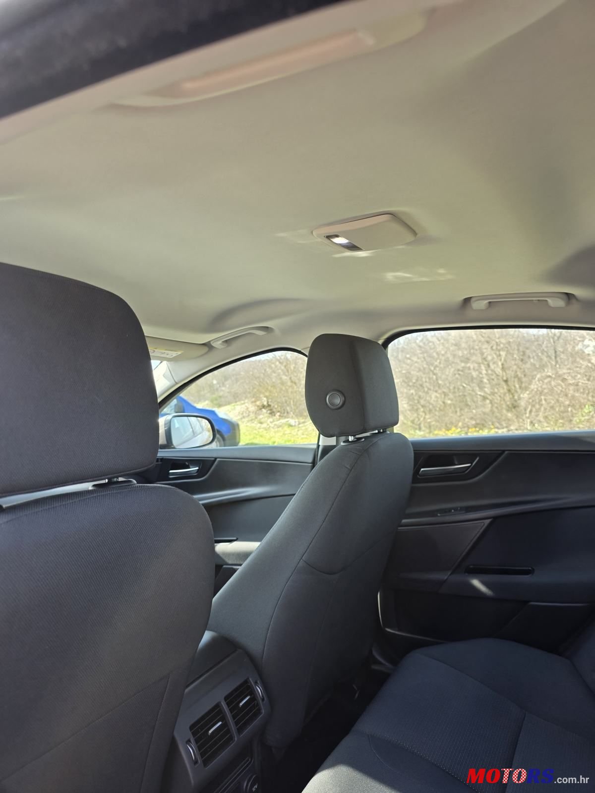 2017' Jaguar XE 2.0 D photo #2