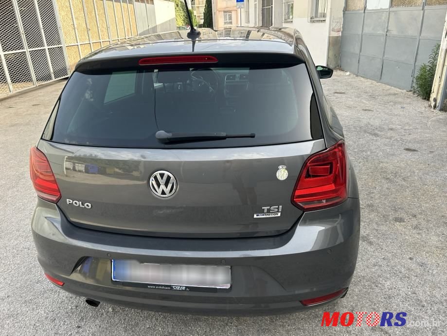 2016' Volkswagen Polo photo #5