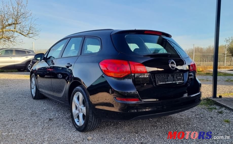 2011' Opel Astra Karavan photo #3