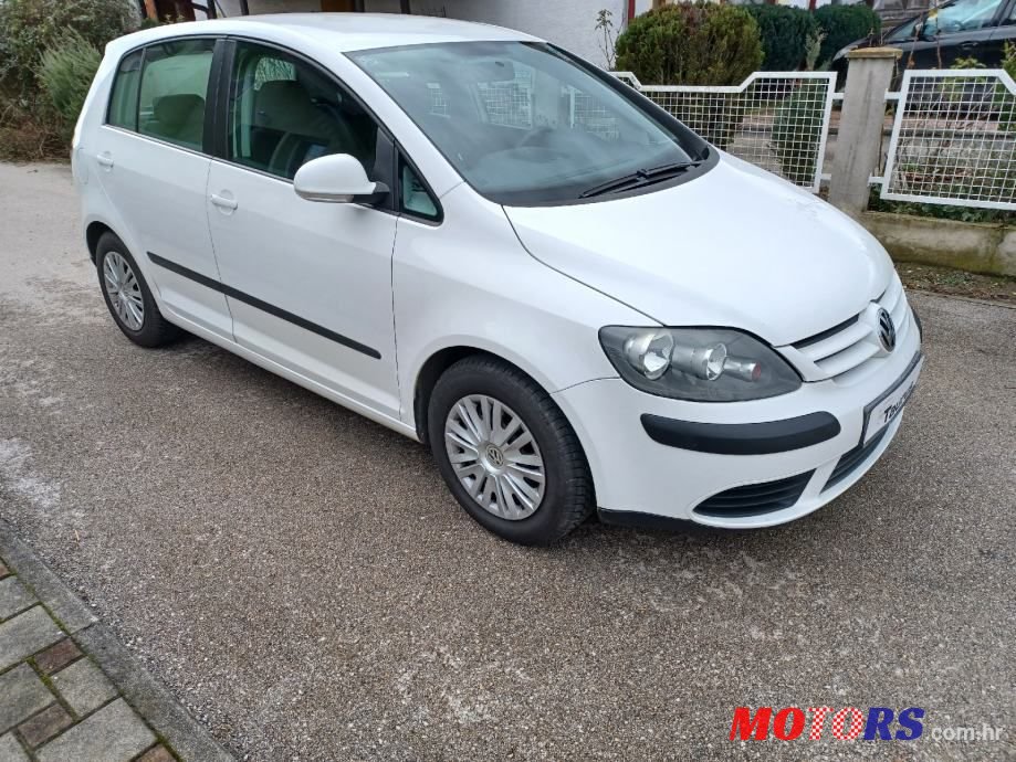 2009' Volkswagen Golf Plus photo #3