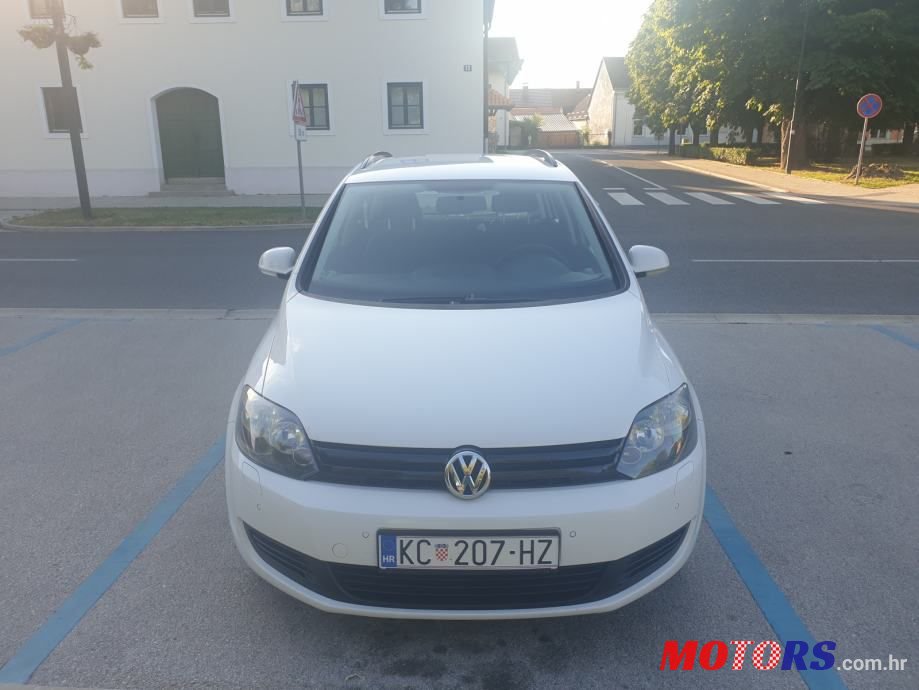 2011' Volkswagen Golf Plus photo #3